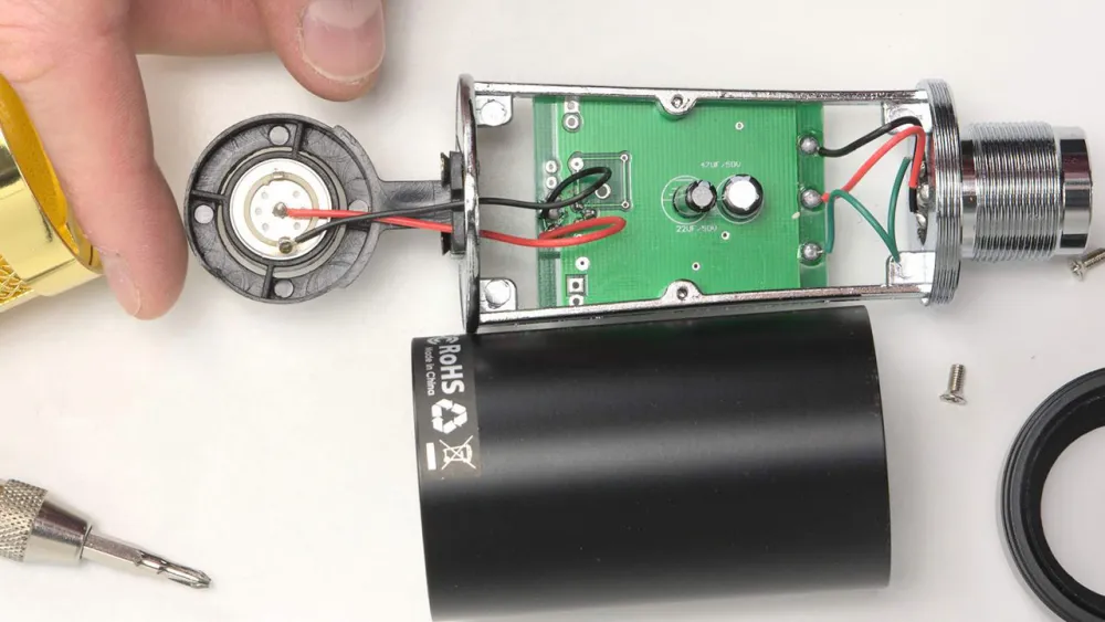 Mikrofon öffnen - So sieht es im Inneren aus Mikrofon öffnen - So sieht es im Inneren aus